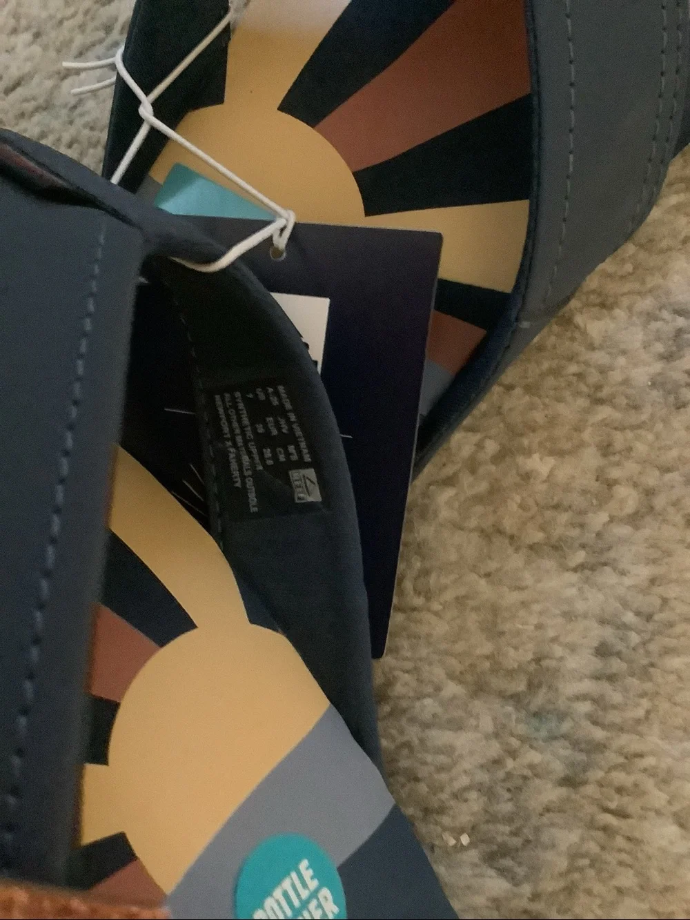 NWT! Faherty gender neutral flip flops